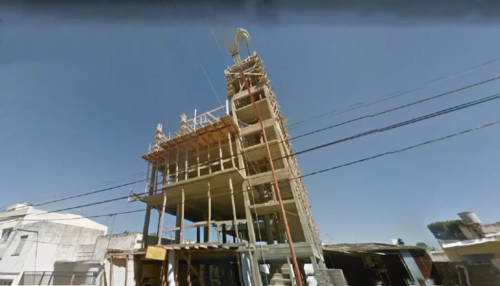 Un empleado de la construcción perdió la vida al caer del cuarto piso