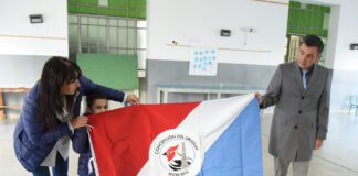 Las escuelas continúan recibiendo la bandera uruguayense