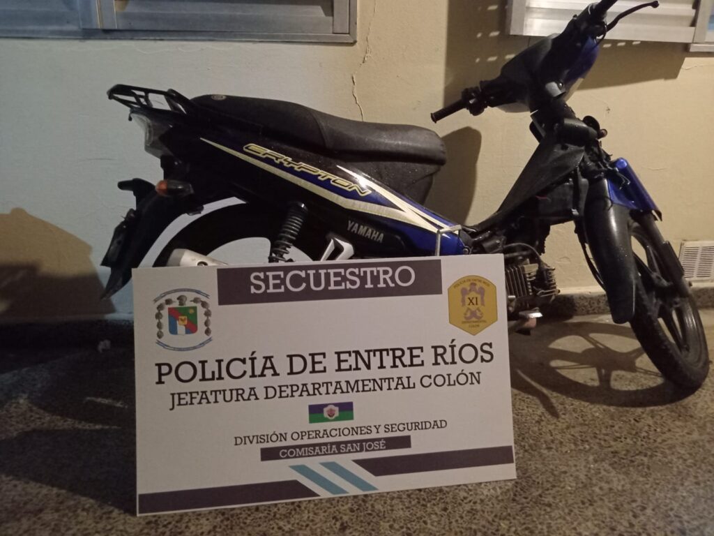 Recuperan una moto y elementos en dos allanamientos