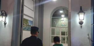 Detienen a una pareja que intentaron robar pertenencias de un automóvil