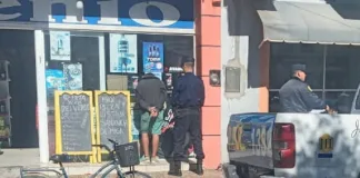 Detuvieron a un hombre en un supermercado por retirarse sin pagar