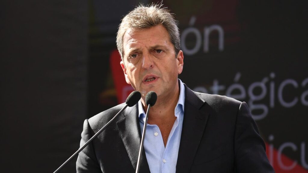 Sostener el consumo y aumentar la inversión, los ejes de las medidas que anunciará Massa
