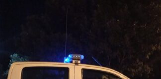 Menores sorprendidos intentando robar en un vehículo en pleno centro