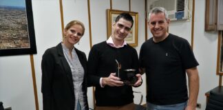 José Luis Walser recibió a escritor colonense que ganó premio internacional