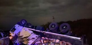 Un camión volcó en Ruta Nacional 12