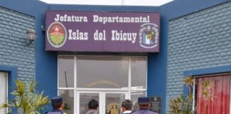 Ceibas: Dos personas fueron sorprendidas por la policía, intentando sustraer cartelería de la RN12