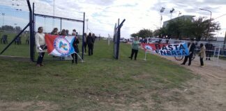 La asamblea contra el tarifazo participo con banderas y volanteada en la “Final de la Supercopa Entre Ríos”