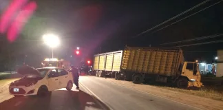 San José: Choque entre un camión y un auto y dos personas internadas