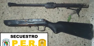 Delincuentes arrojaron un arma al querer ser identificados por la policía, se dieron a la fuga