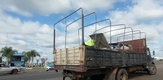 Secuestraron un vehículo adulterado que transportaban en un camión