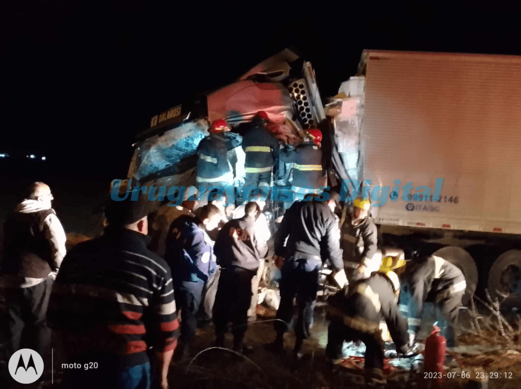 Dos camiones chocaron en ruta 14 a escasos metros de ruta 20, un chofer ...
