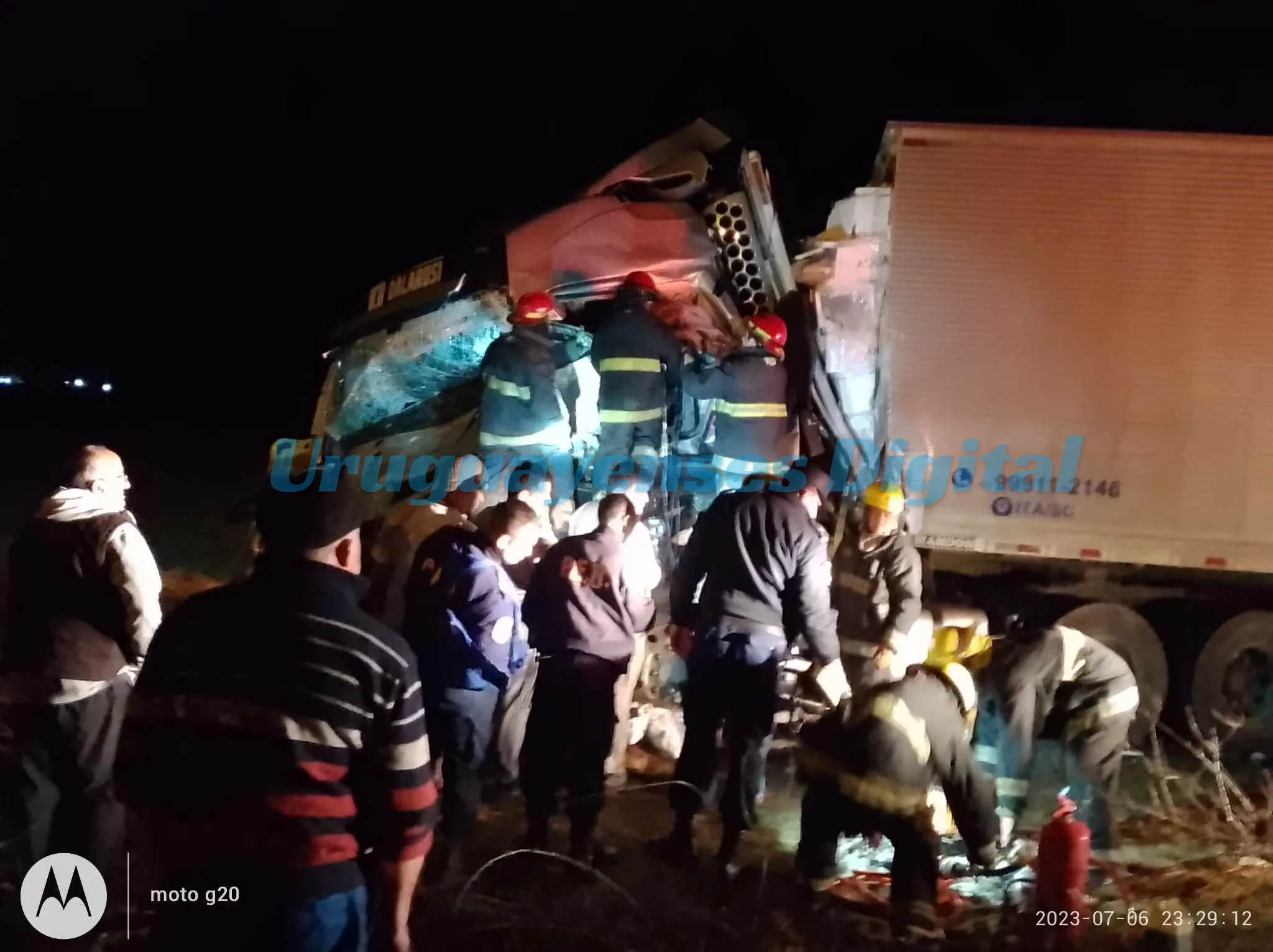 Dos camiones chocaron en ruta 14 a escasos metros de ruta 20, un chofer ...