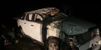 Una camioneta despistó y volcó en una curva peligrosa en Federal