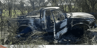 El auto encontrado incendiado detrás de la cancha de Almagro fue robado en Colón