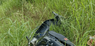 Secuestraron una moto abandonada en un baldío