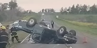 Una camioneta volcó por la mala maniobra de otro vehículo