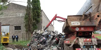 Intiman a propietarios de vehículos abandonados