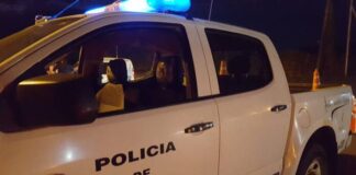 Motochorros golpearon a una joven para robarle su mochila y un celular