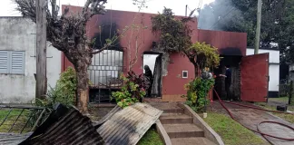 Se incendio una vivienda un hombre mayor sufrió quemaduras