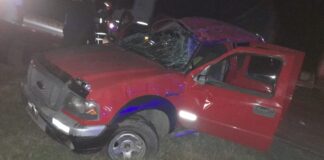 Ruta Nacional 12, un reventón de una cubierta, provocó el vuelco de una camioneta