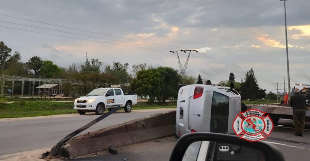 Choque y Vuelco en el ingreso a la ciudad