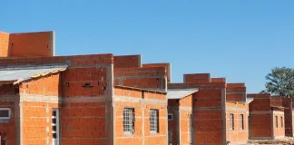 Concepción del Uruguay: Con fondos nacionales y provinciales se licitarán 242 nuevas viviendas para cuatro localidades