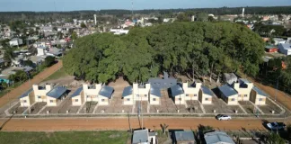 Se firmaron los contratos para el inicio de 909 viviendas en 15 localidades