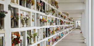 Desde el cementerio, citan a familiares de fallecidos