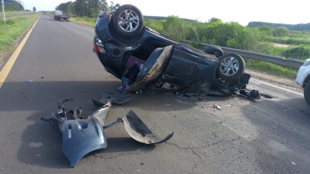 Accidente en la Autovía: Vuelco de un automóvil el conductor fue hospitalizado