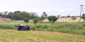 Colonia Elia: Un auto fue arrastrado por el desborde de un arroyo en la Autovía 14 – se conoció las identidades