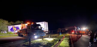 Un camión térmico perdió el control y quedó atravesado en la ruta