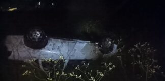 Autovía Artigas: Por un espejo de agua un vehículo despistó y volcó