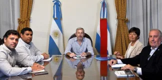 El gobernador eliminó impuestos en la factura de la luz