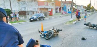 Choque entre dos motos, en una de ellas iba una mujer embarazada que sufrió lesiones graves