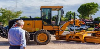 El gobernador entregó maquinaria para mejorar la red caminera del departamento Islas del Ibicuy