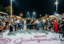 El gobernador presenció la primera noche del carnaval de Gualeguaychú