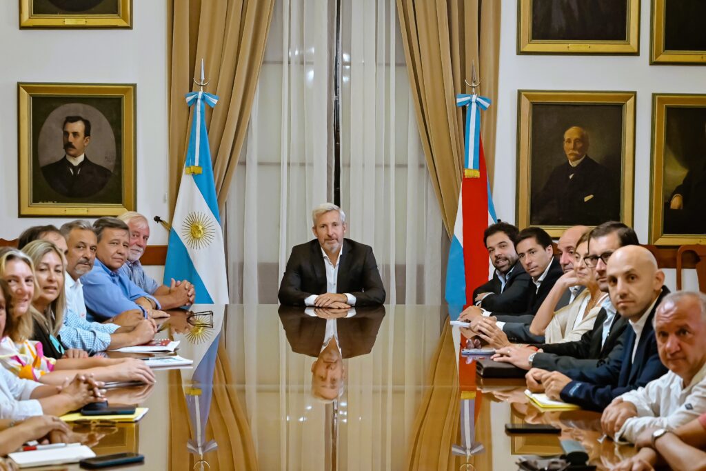 Frigerio anuncia aumento a estatales atado a los ingresos provinciales