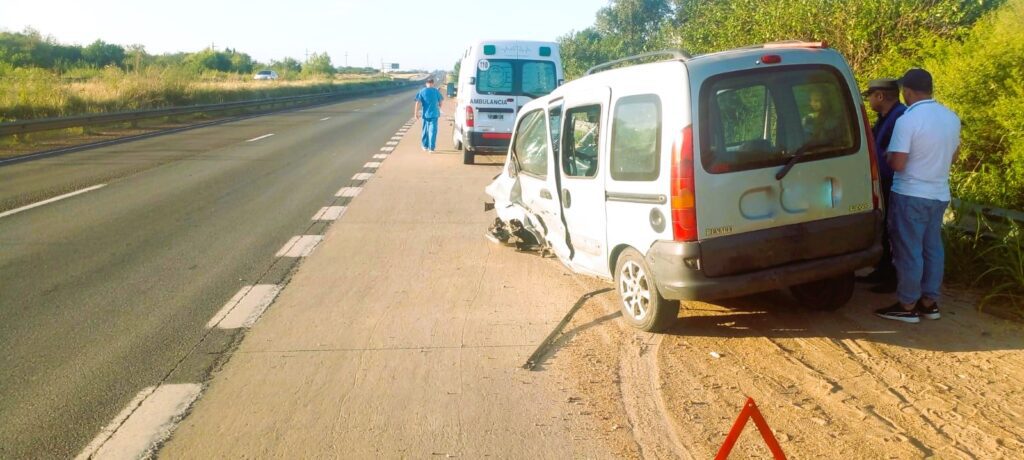 Autovía Artigas: Una camioneta despistó