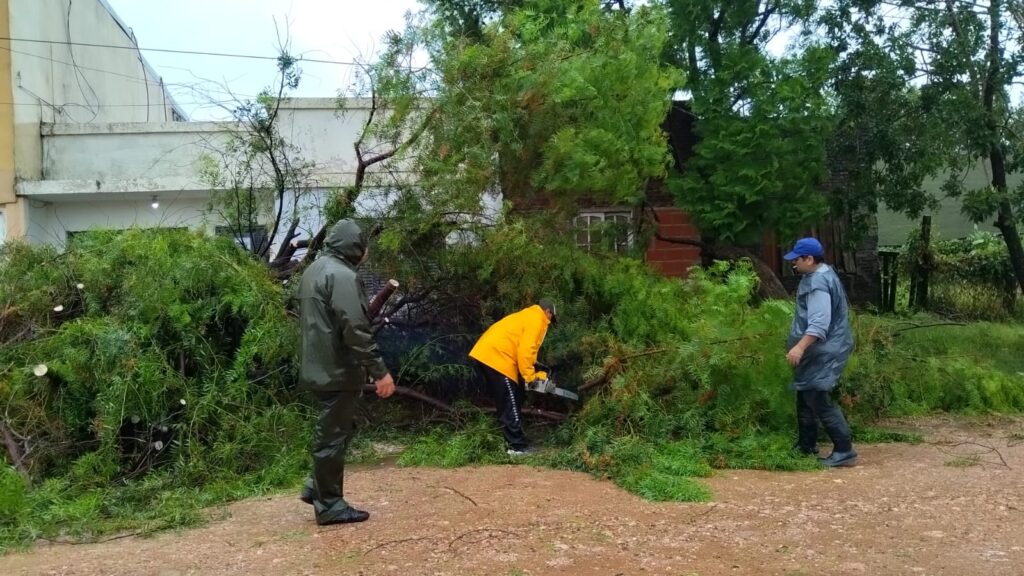 La Municipalidad asistió a 24 familias afectadas por el temporal