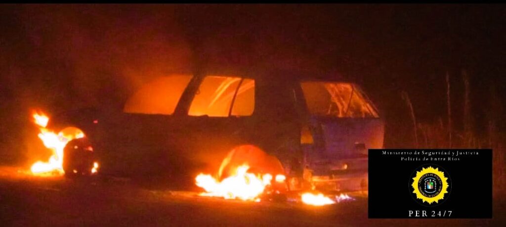 Un vehículo se incendió en el acceso a Ibicuy