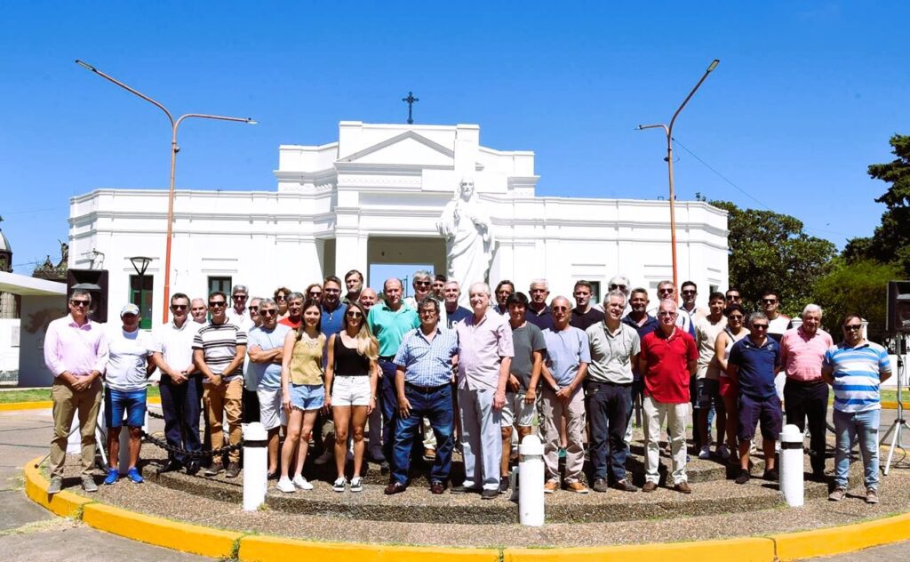 La ciudad homenajeó a los héroes deportivos del ascenso de Atlético Uruguay a primera en 1984