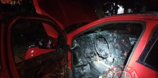 Incendio intensional en un auto estacionado en la vía pública