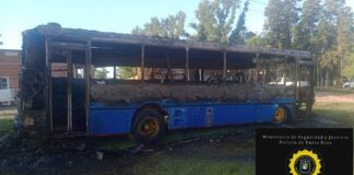 Un colectivo se incendió, las pérdidas fueron totales