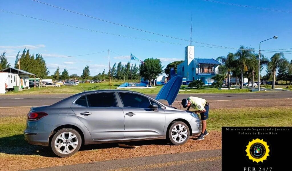 Entre Ríos: Uniformados del puesto caminero Paso Cerrito detectaron un auto robado en Buenos Aires