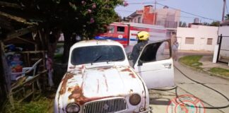 Se incendió un vehículo en la vía publica