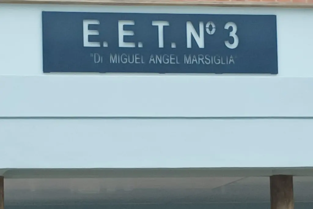 La empresa TRAZA no entrega el edificio de la E.E.T Nro., 3 “Dr. Miguel A. Marsiglia” por falta de pago