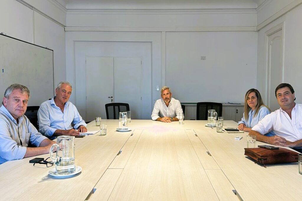 Milei incluyó a los diputados entrerrianos de JxC en la lista de “Traidores»