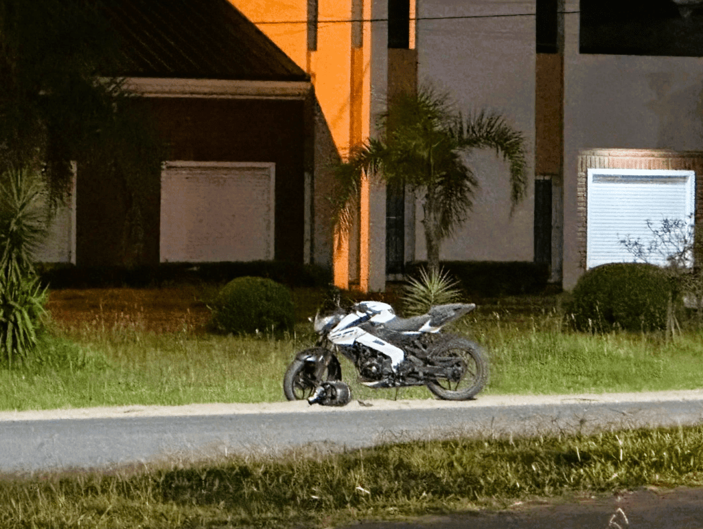 Choque entre dos motocicletas, una se dio a la fuga