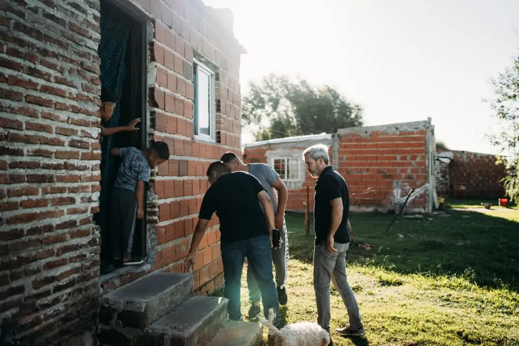 Frigerio visitó a los damnificados por la inundación en Rosario del Tala