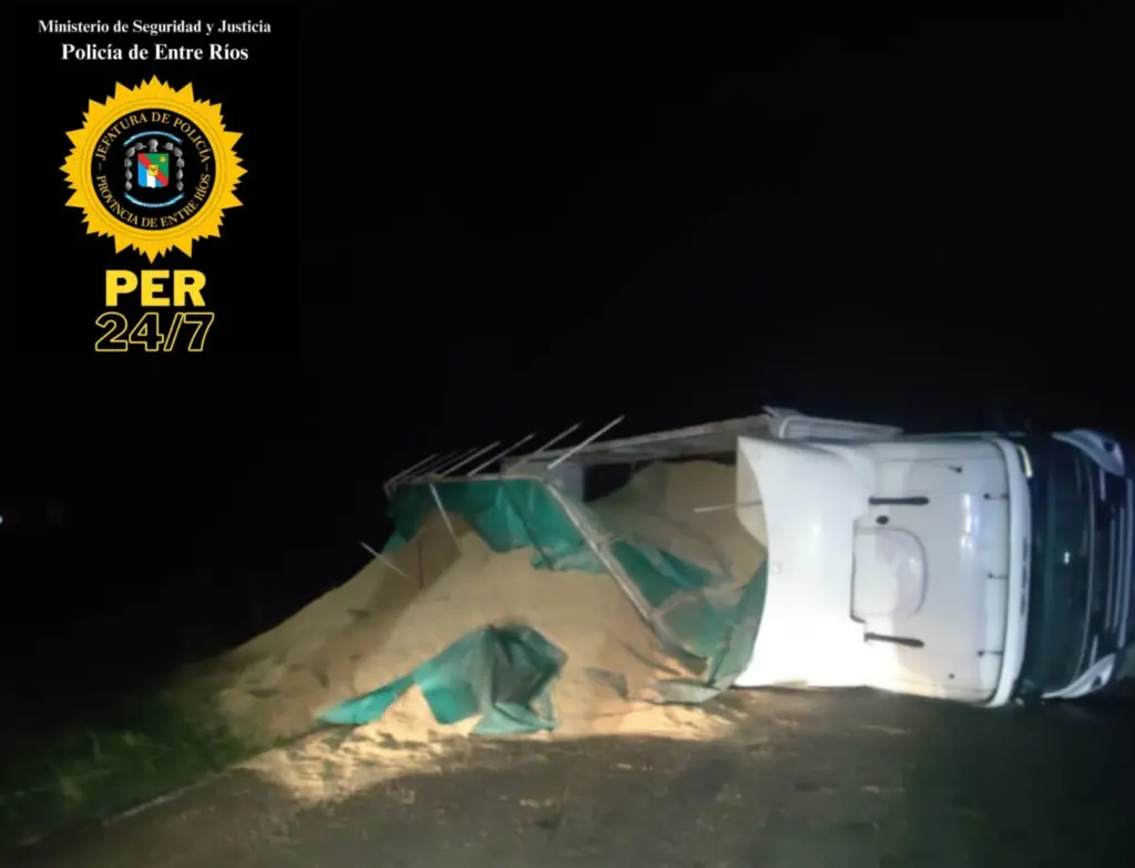 Rosario del Tala: Un camión volcó en el ingreso de la localidad de Guardamonte